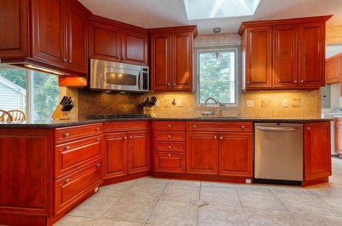 2 Nick Ln, Maynard, MA 01754-1012