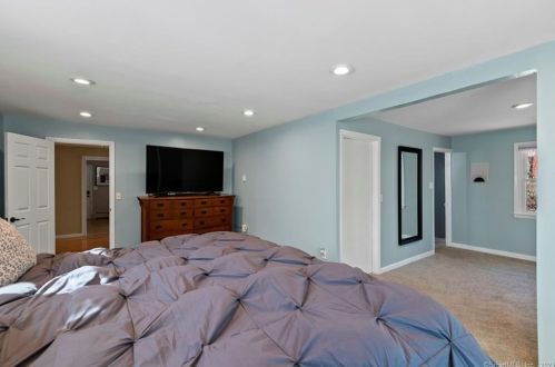 54 Piping Rock Dr, Waterbury CT  06706-2425 exterior