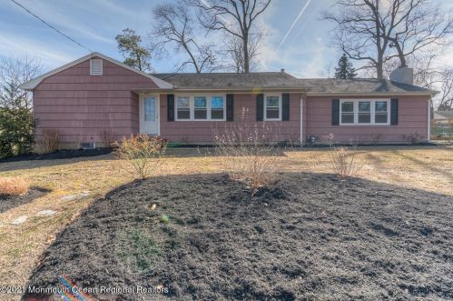 323 Apache Ln, Bricktown, NJ 08724-4402