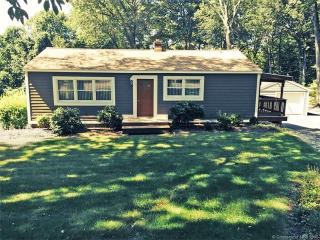 68 Sunset Dr, Huntington, CT 06484-4374