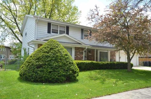 2805 Sussex Ln, Waukesha, WI 53188-1338