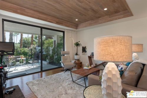 4 Vista Loma Dr, Rancho Mirage CA  92270-2959 exterior