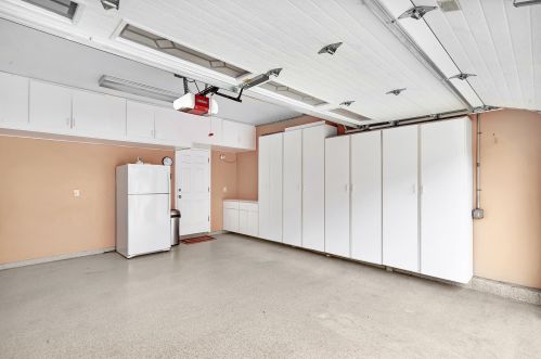 304 Goldenwest St, Huntington Beach CA 92648-2600 exterior