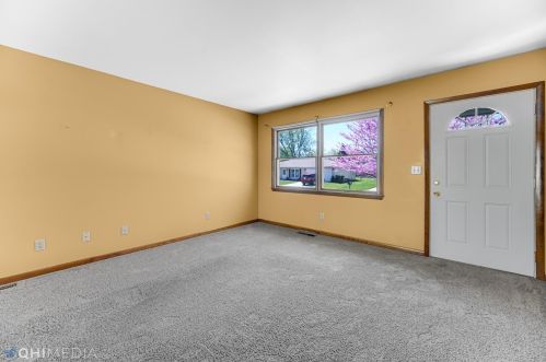 2302 Shaker Dr, Valpo IN  46383-3249 exterior