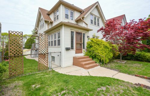 2565 Oakland Ave, Milwaukee WI 53211-3931 exterior