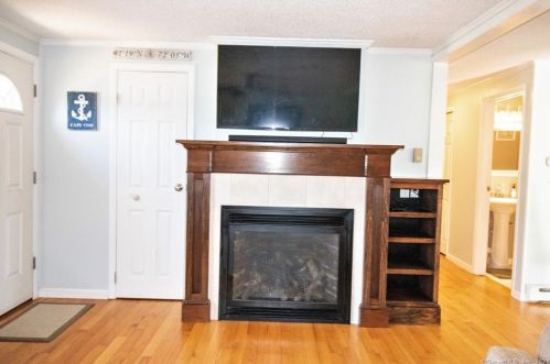 34 Lester St, United States Coast Guard Ac CT  06320-4327 exterior