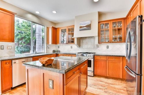 1456 Sapphire Dr, Carlsbad CA 92011-1200 exterior