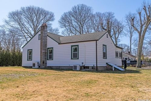 305 Bayberry Rd, Southold NY  11971-4436 exterior