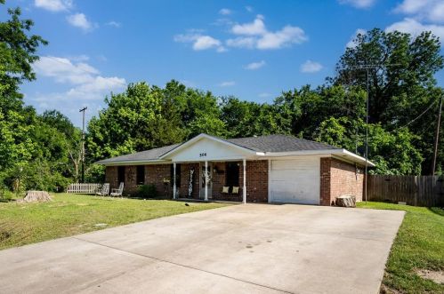 506 Hickory St, Kaufman, TX 75142-1518