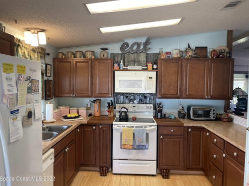 1377 Barefoot Cir, Sebastian, FL 32976-7084