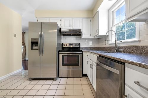 279 Kingbird Ct, Three Bridges NJ  08887-2129 exterior