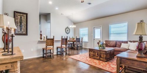 1503 Lucille St, Seguin TX  78155-2153 exterior