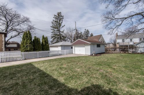 2841 Hartung Ave, Milwaukee WI  53210-1341 exterior