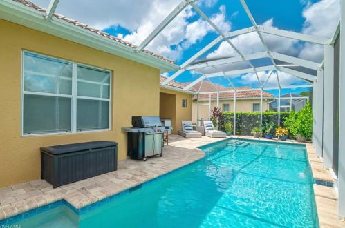 14487 Manchester Dr, Naples FL  34114-8630 exterior