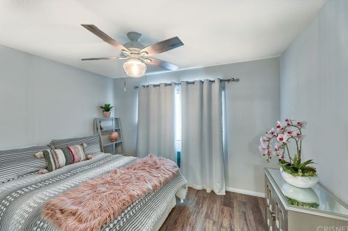 24605 Trevino Dr, Santa Clarita CA  91355-2816 exterior