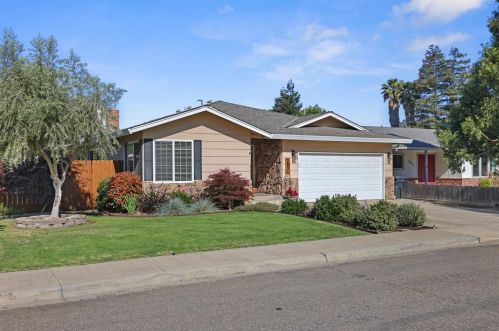 2851 Mcneff Dr, Turlock, CA 95382-1319