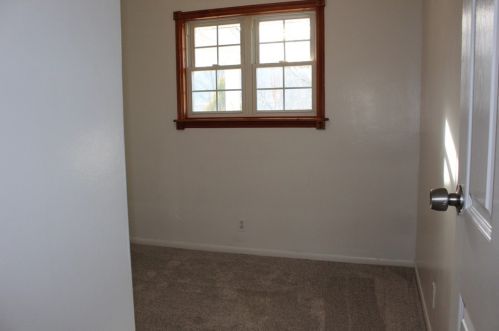 1 Nancy Dr, Jeannette PA  15644-1040 exterior