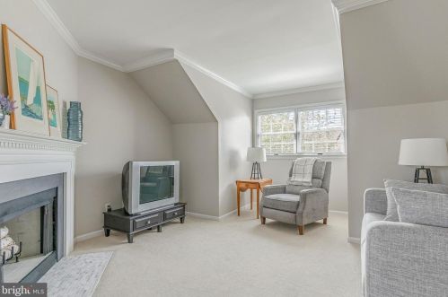 203 Southside Cir, Downingtown PA  19335-4428 exterior