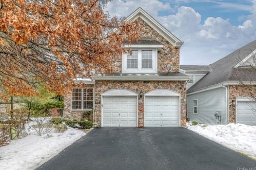 236 Woodlands Dr, Tuxedo Park, NY 10987-4818