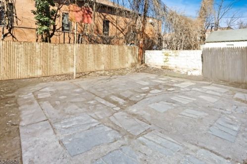 1045 Hunterdon St, Newark NJ  07112-2412 exterior