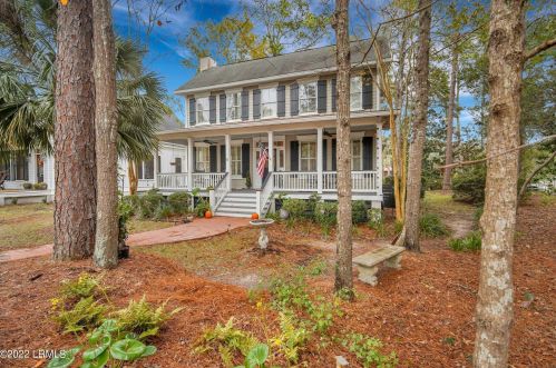 6 Hayek St, Beaufort, SC 29907-2068