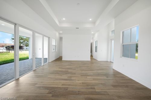 409 6th Ter, Cape Coral FL  33990-1529 exterior