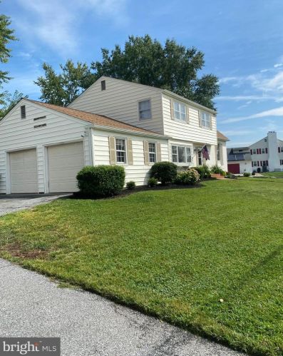 77 Lynnhaven Dr, Dover DE  19904-4303 exterior