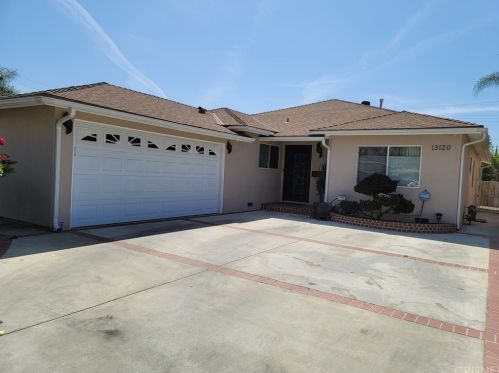 13120 Bassett St, North Hollywood, CA 91605-4726