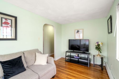 842 Saratoga St, Boston MA 02128-1113 exterior