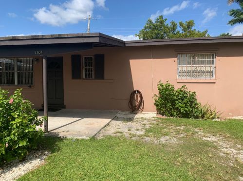 1301 Avenue, Belle Glade, FL