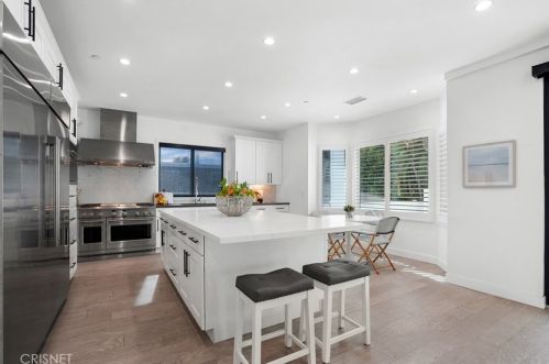 3213 Pine Ave, Manhattan Beach CA  90266-3615 exterior