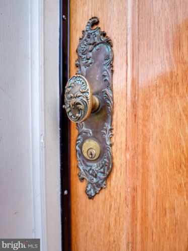 633 A St, Washington DC  20003-1224 exterior