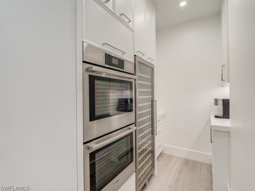 336 1st Ave, Naples FL  34102-5905 exterior