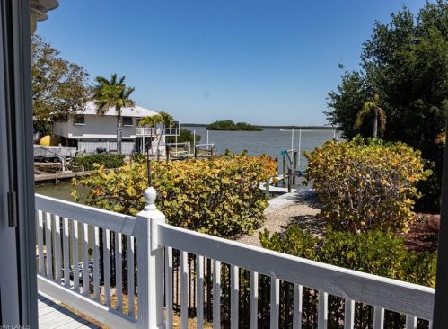 275 Bahia Via, Fort Myers Beach, FL 33931-4416