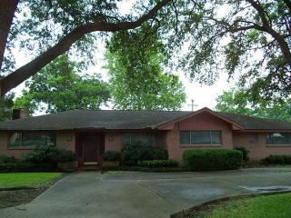 301 Lazy Ln, Dinsmore, TX 77488-3217