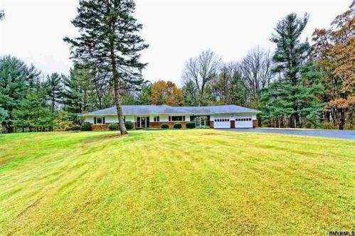 13 Cobble Knob Way, Castleton, NY 12033-3202