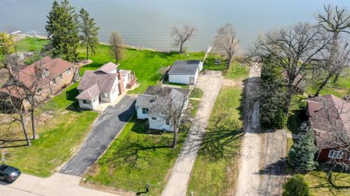 2225 Lakeshore Dr, Kansasville, WI 53139-9556
