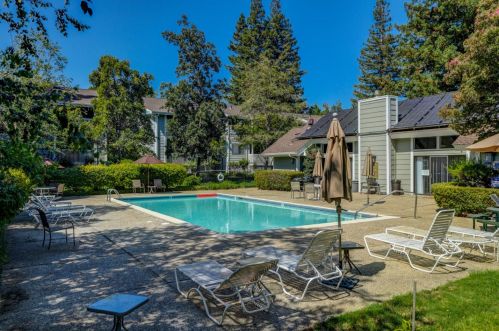 938 Clark Ave, Mountain View CA  94040-2252 exterior