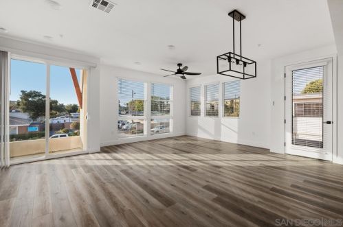 745 Oak Ave, Carlsbad, CA 92008-2418