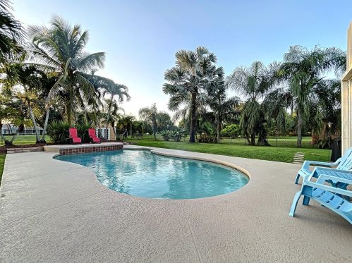 1726 Berkshire Blvd, Fort Pierce FL 34952-7112 exterior