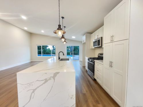 350 Whispering Brook Dr, Vista CA  92083-1956 exterior