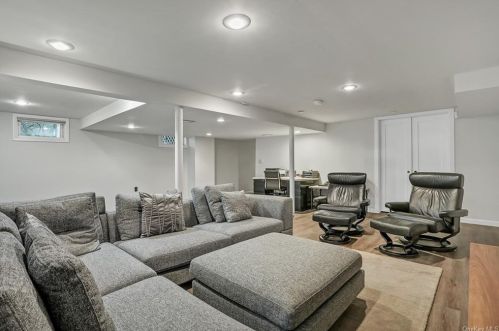 9 Farview Ter, Airmont NY  10901-7531 exterior