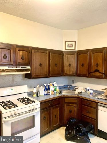 1305 Oak St, Wilmington DE  19805-4340 exterior