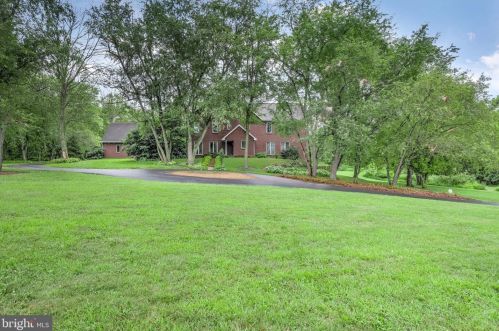 271 Canal Rd, Swatara, PA 17033-9765