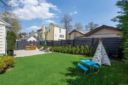 322 Sixth Ave, New Rochelle NY  10803-1605 exterior