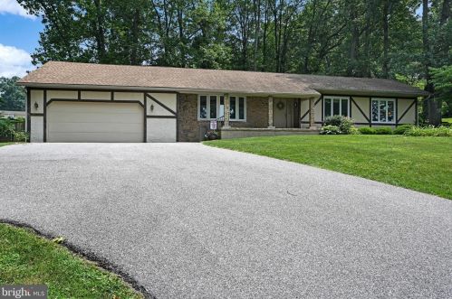 2209 Keeney Rd, Spring Grove, PA 17362-7835