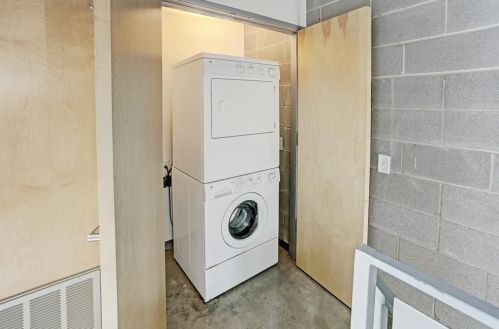 4801 Congress Ave, Austin TX  78745-2304 exterior