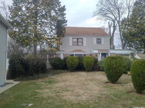 160 Whitehouse Ave, Roosevelt, NY 11575-1339