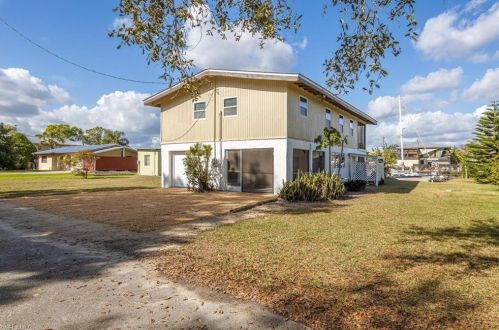 1047 Schooner Ln, Moore Haven FL  33471-4972 exterior