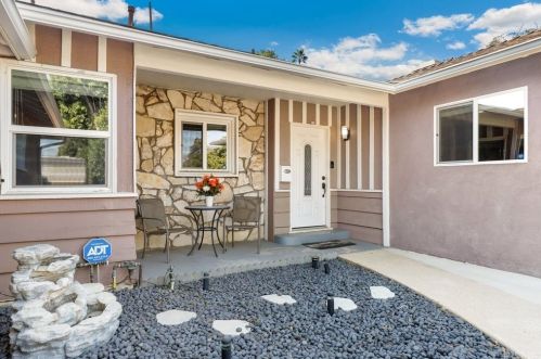 6907 Rubio Ave, Van Nuys, CA 91406-4621